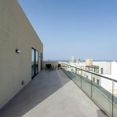 Bright & Spacious 2 Bedroom Penthouse In Ibragg Lejlighed *