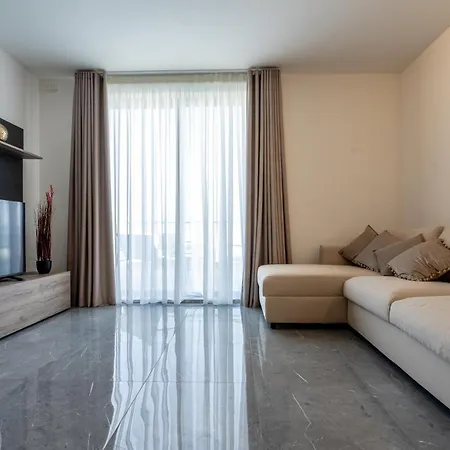 Bright & Spacious 2 Bedroom Penthouse In Ibragg Διαμέρισμα Is-Swieqi