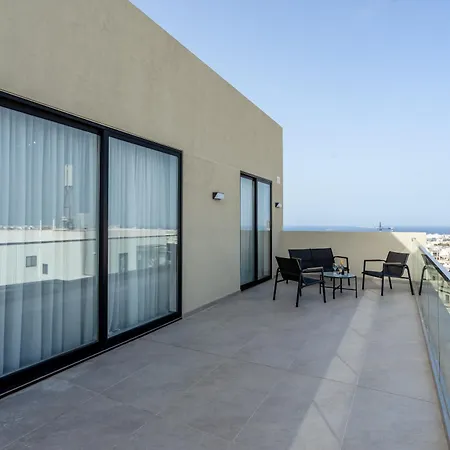 Bright & Spacious 2 Bedroom Penthouse In Ibragg * Is-Swieqi