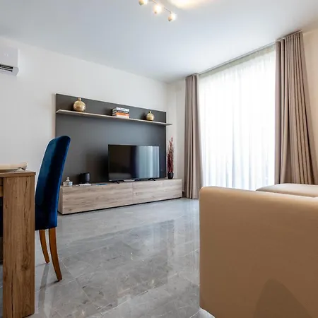 Bright & Spacious 2 Bedroom Penthouse In Ibragg Διαμέρισμα *